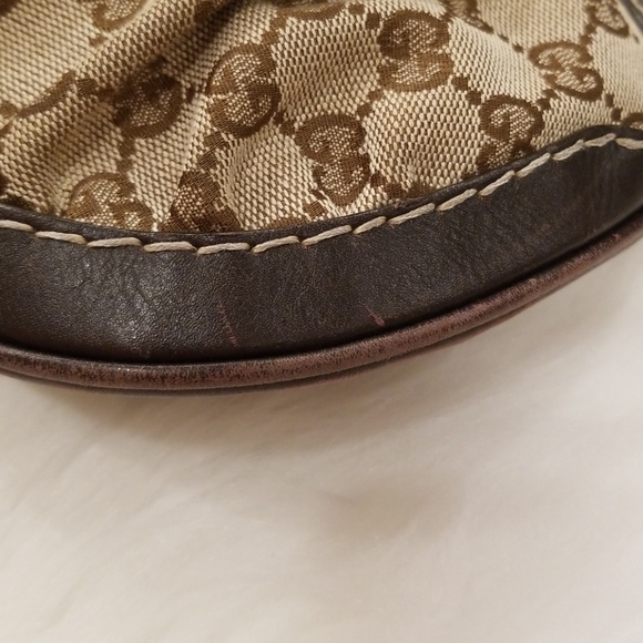 Gucci Handbag With Gold Bow - Picture 5 of 7